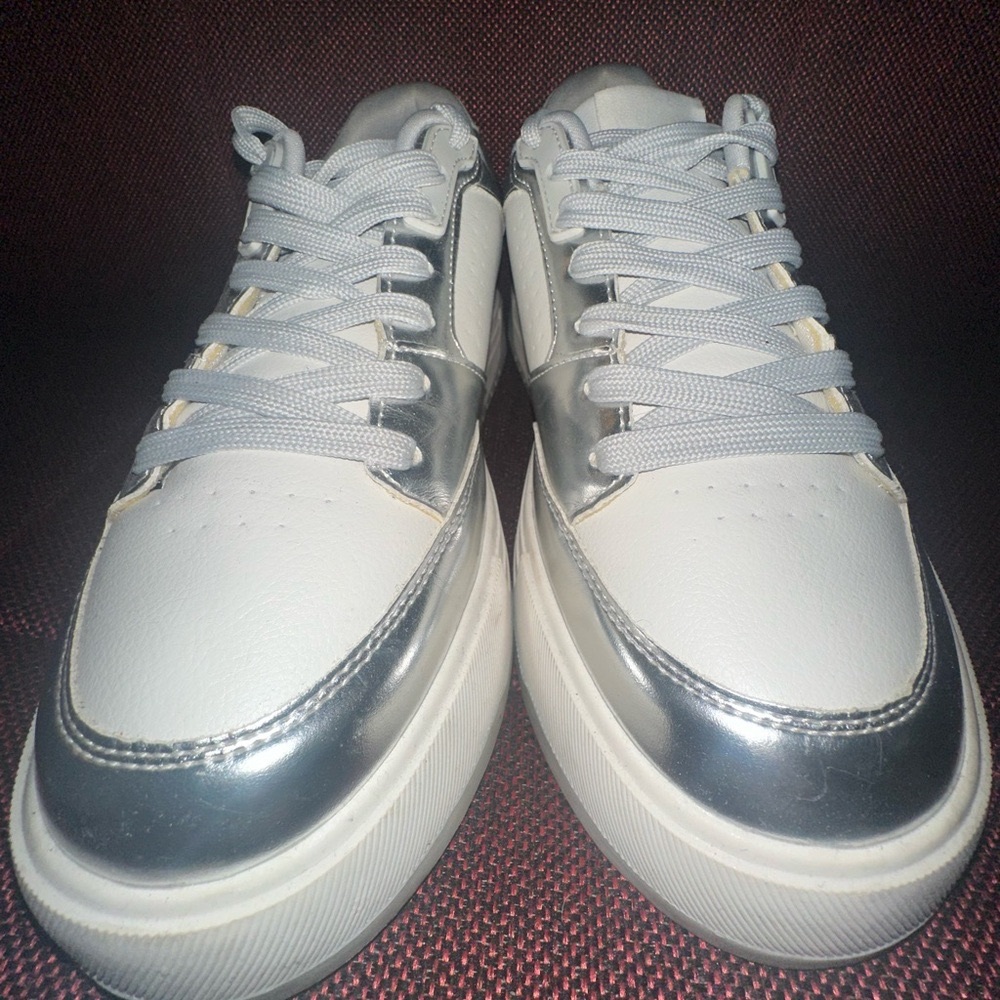 Zara Men's White and Metallic Sneakers